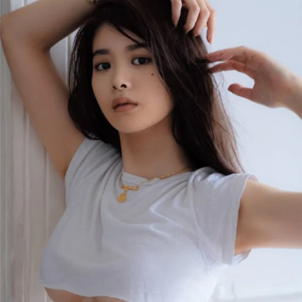 D 奶巨乳超凶！日本女星馬場富美加登封面「挑戰上空秀」，惹火挺拔雙峰原來靠「自摸」？！