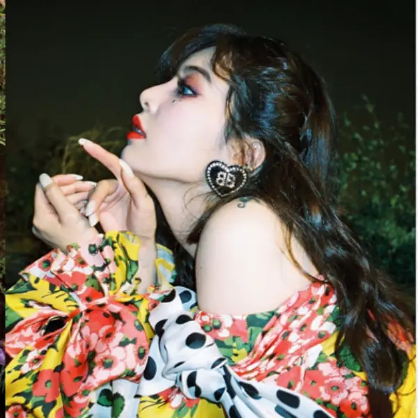 睽違兩年！泫雅宣布下週 SOLO 回歸，與男友展開「甜蜜的競爭關係」！