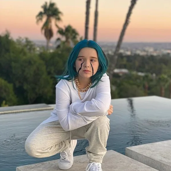 大衛貝克漢 8 歲女兒小七萬聖節扮成 Billie Eilish，完美還原酷帥女孩「黑淚妝」！