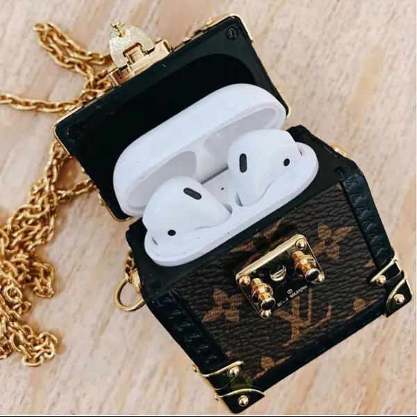 AirPods Pro 買不起？先買保護套吧！盤點 5 款超夯「精品保護套」網友：我剁到沒手了！