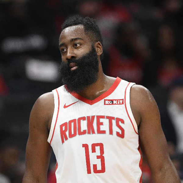 NBA 速報／抓到了吧！Harden 被吹「走步」不滿提出抗議，裁判當場模仿「神還原」動作超逗趣！