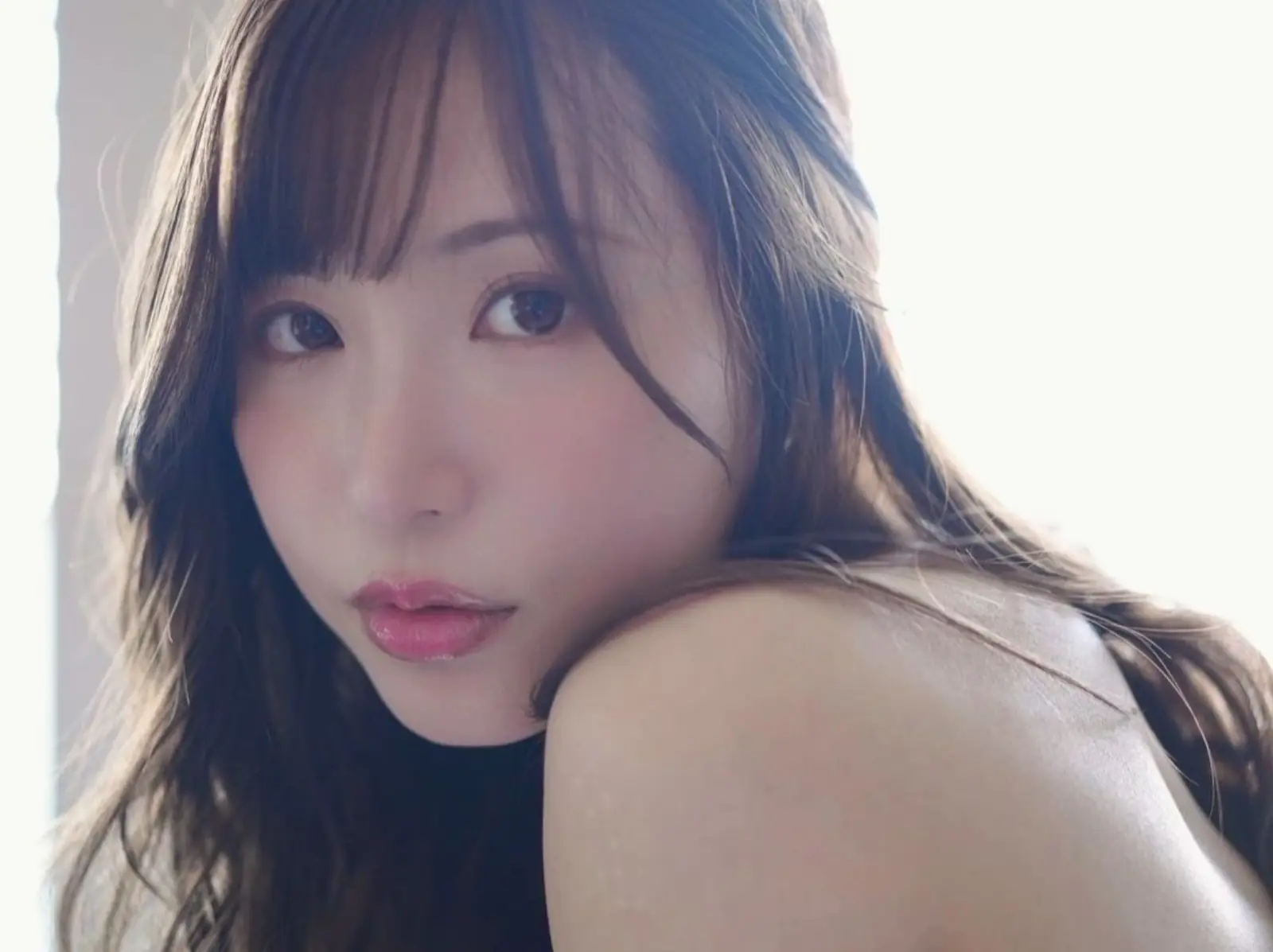 解鎖天使萌 5 大魅力關鍵：私下竟是個性酷妹？！網：「越暗黑我越愛！」