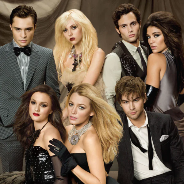 還記得那句 XOXO Gossip Girl 嗎？舊版女演員宣布回歸新版《花邊教主》配音經典旁白！