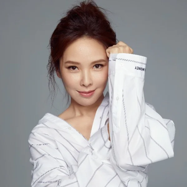 根本韓劇女主角！天心「韓式婚紗照」美翻天、「年輕辣照」遭起底：凍齡 4 秘方跟著曝光！