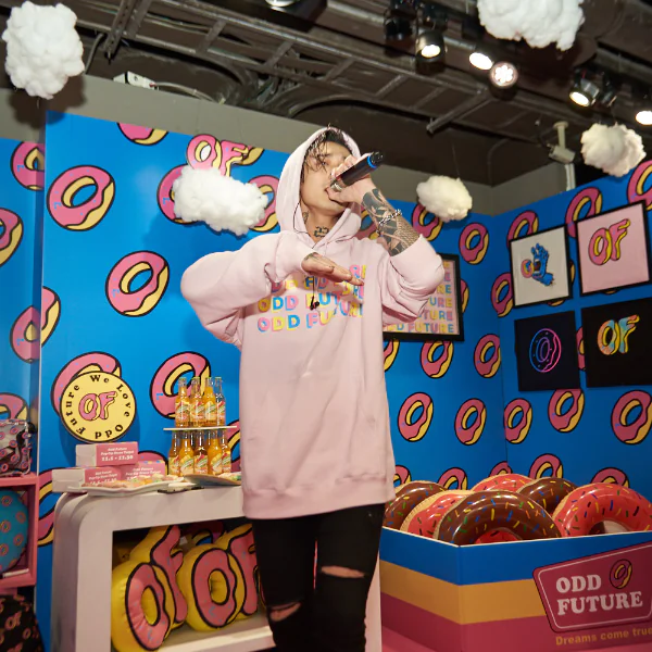 寂寞男孩 Marz23 著 Odd Future 粉紅帽 Tee 快閃武昌誠品開趴
