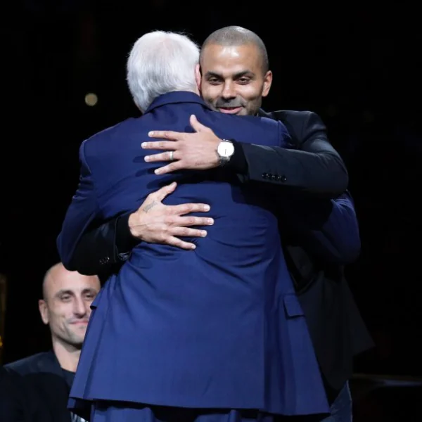 時代的眼淚！Tony Parker 馬刺 9 號球衣正式退休，波波教練哽咽：很幸運能看你從 19 歲一路成長！