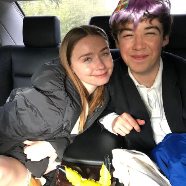 超甜小情侶！《去X的世界末日》第二季曝光幕後花絮照，網友感動：永遠愛他們！