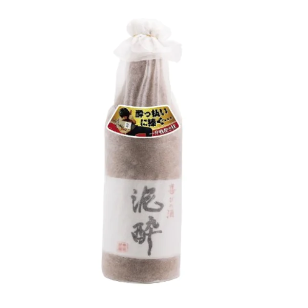 快送給你那愛喝酒的朋友！日本超助眠「一公升酒瓶抱枕」，酒鬼抱了保證一秒入睡