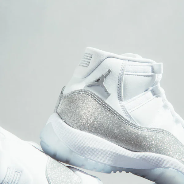 女鞋頭的「年底大魔王」是它：Air Jordan 11「仙氣銀粉」夢幻到叫破喉嚨～開賣時間地點報妳知！