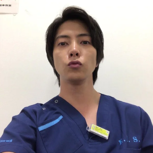 山下智久「女友視角」生活自拍照，網友自我催眠：「四捨五入他就是我男友了！」