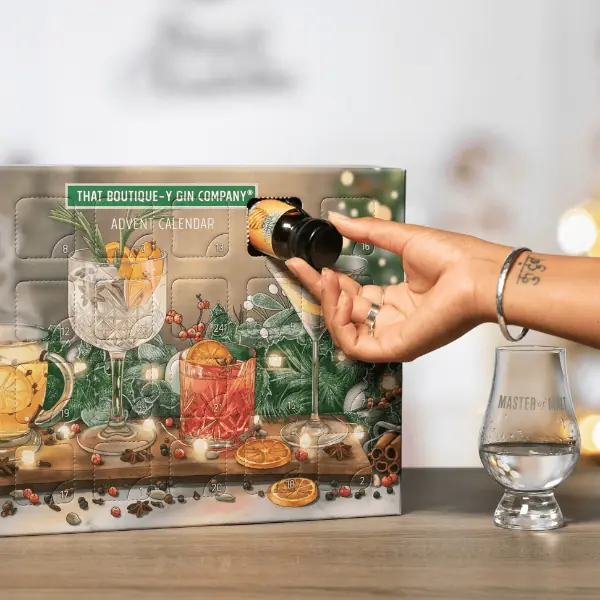 酒鬼們最愛的聖誕禮物！5 款「烈酒倒數月曆」推薦，一天一瓶天天都開醺～
