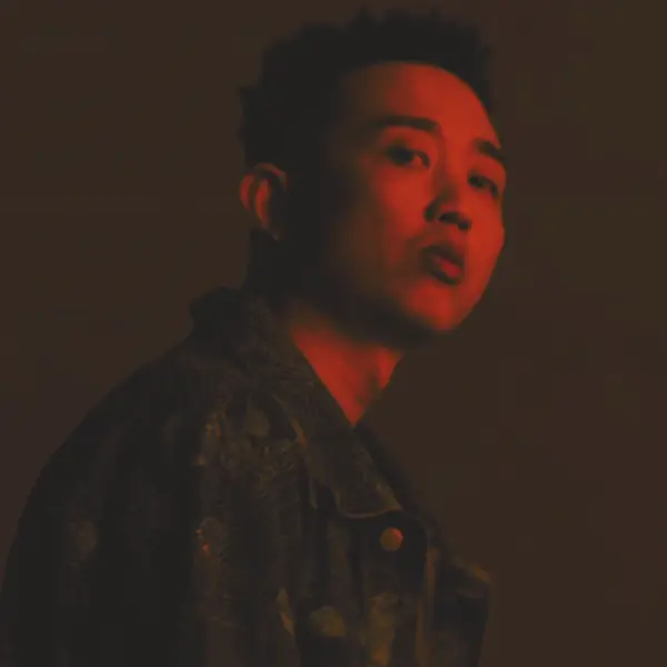 年尾最炸組合：「頑童小春 x Gai」新歌 MV 釋出！海峽兩岸歪嘴代表結合🔥