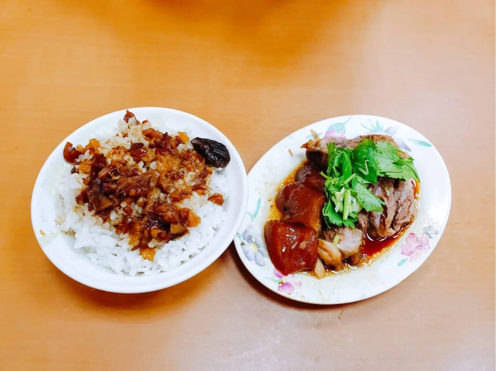 2022 雙城街夜市晴光市場 5 大必吃美食推薦，滷肉飯、麻油雞通通排起來！