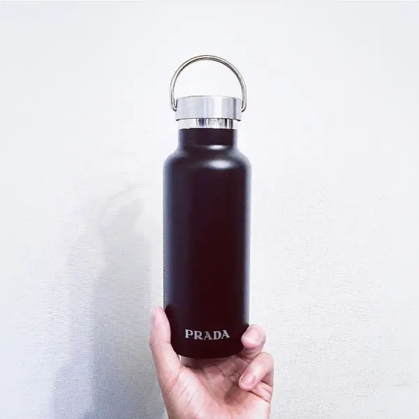 文具控必收藏！Prada 繼潮鞋後推出超燒「平價精品小物」：販售時間地點懶人包整理給你！