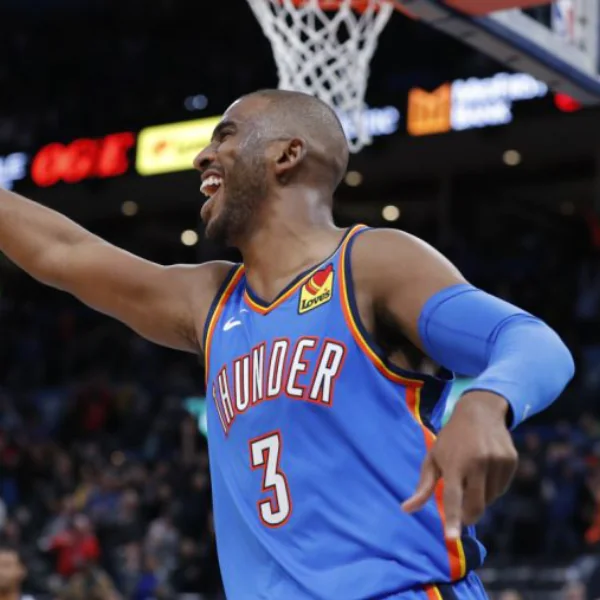 CP3 鉅獻鬼神操作！控訴 BELL 塞球衣拖延時間，裁判吹 T 比賽就此「逆轉」