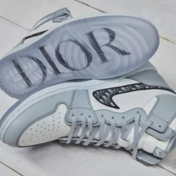 【J 頭調查局】Dior、Prada 天價精品球鞋一定好？老鞋迷「買 OG 款才是真識貨！」