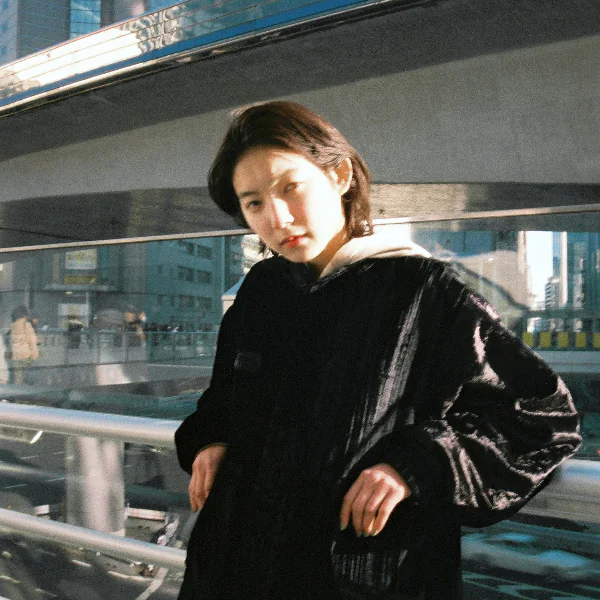 日本女模身著 Professor.E 2019 秋冬 展現各種穿搭可能