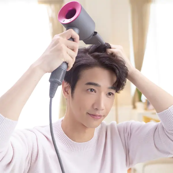 劉以豪以「男神視角」挑選的夢幻聖誕禮物: Dyson Supersonic 吹風機節日特別版配專用底座！