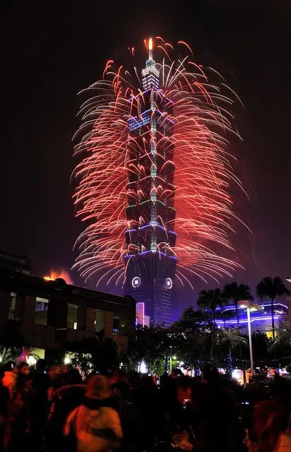 2024 跨年酒吧推薦：CÉ LA VI Taipei、Drunk Play 爛醉不累⋯讓你無痛近賞 101 煙火秀！