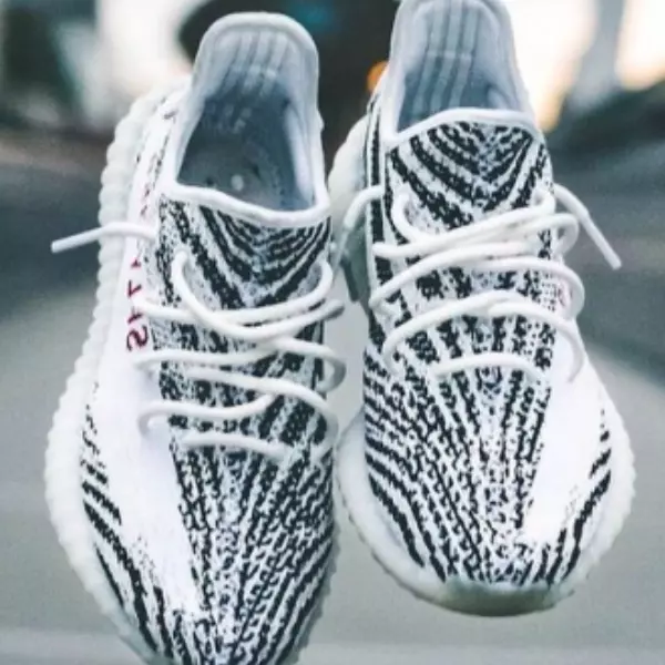 第四度回歸！最火熱的 adidas Yeezy Zebra 「這時原價」上線，鞋友「我不信我又沒搶到！」