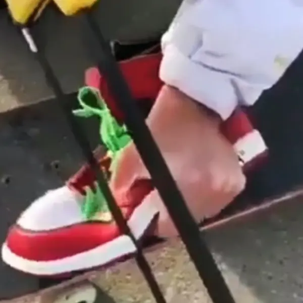 做招失敗就鋸鞋！滑板人就是這麼狂，你的神鞋 Off-White x AJ1 竟用來「玩板、裝酒喝」？！