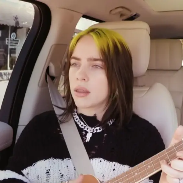 Billie Eilish 首度參加車上卡拉 OK，嬌羞談起偶像小賈「我很清楚他那種穿褲子的風格」！