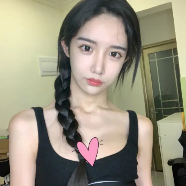 最美偽娘「再陷整形風暴」！胸前「異常隆起」　網一看嚇到：比我還大⋯
