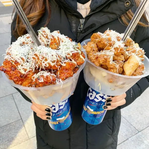 大人的快樂就是這麼樸實無華！韓國推出超巨「成人版肥宅快樂杯」，炸雞配啤酒真的爽！