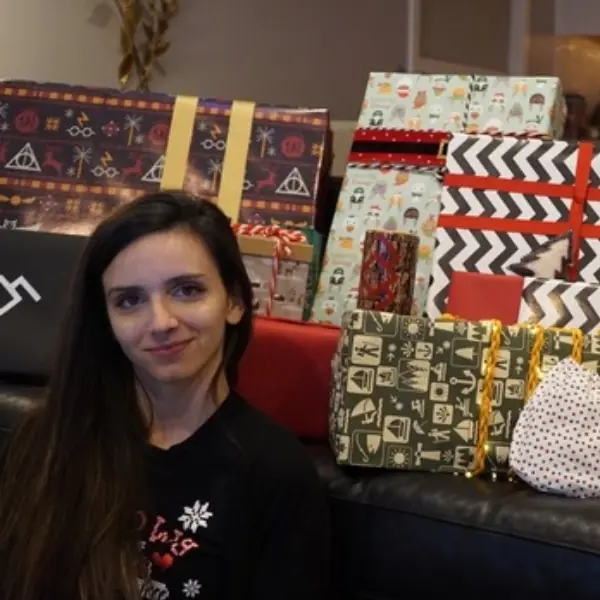 上輩子拯救地球！超幸運女網友參加交換禮物，竟然抽到來自「比爾蓋茲」的豪華大禮！
