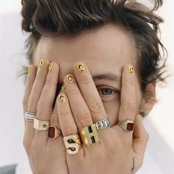 西洋版 GD 是你？Harry Styles 靠「超前衛造型」頻登熱搜！「又帥又美」的關鍵在於⋯？