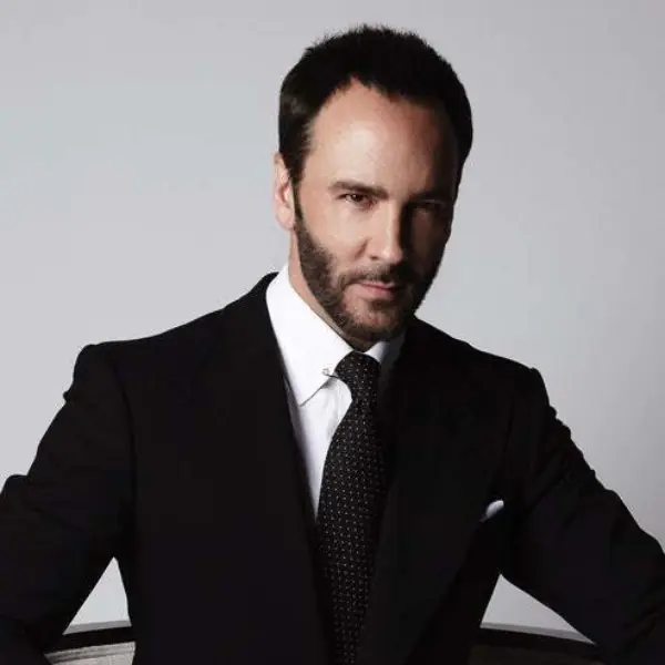 當時尚設計師兒子真難！Tom Ford 不准兒子穿心愛的恐龍鞋上課，原因是「實在太土了」！