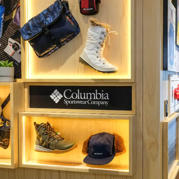 城市悠遊也能展現戶外元素，Columbia首家黑牌插旗信義遠百A13，挑戰你的Urban Outdoor混搭級數！