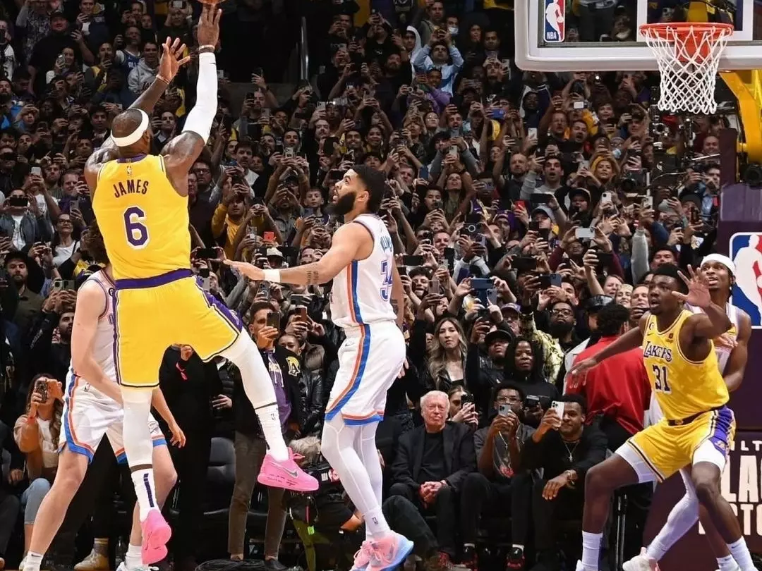 LeBron James 登基 NBA 得分王球鞋引注目，一覽詹皇著用的爆款聯名球鞋！