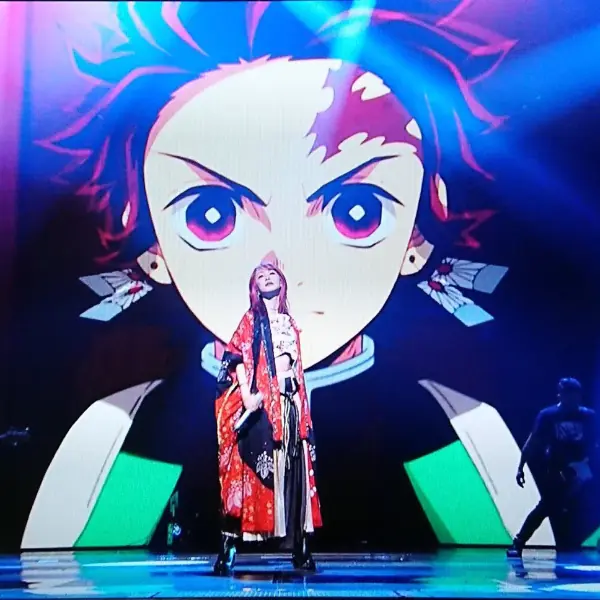《鬼滅之刃》主題曲〈紅蓮華〉爆紅到登上 NHK 紅白！LiSA 初登場唱完激動流淚！