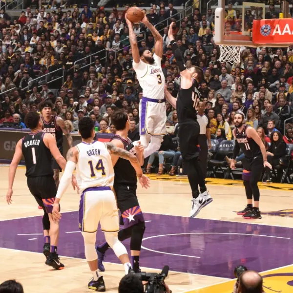 NBA 速報／為防守者默哀 3 秒！Anthony Davis 無視對手空接雙手隔扣，率湖人擊退太陽斬獲 3 連勝！