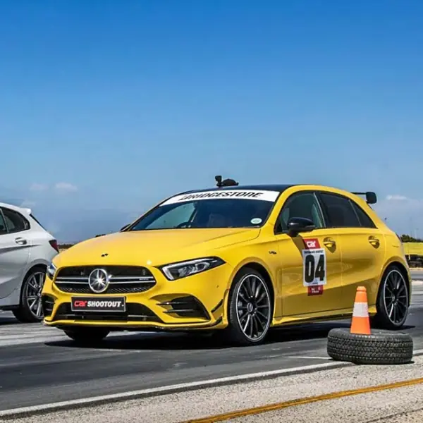 德系小鋼砲的究極對決！賓士 AMG A35 與 BMW M135i 直線加速競賽影片曝光！