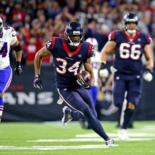 台灣 NO.1！NFL 德州人靠「台灣」關鍵 34 碼推進，驚險逆轉擊敗對手挺進美聯分區戰！
