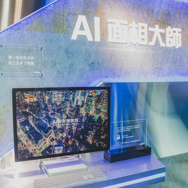 這個快閃走在２０２０前面，「Microsoft AI 未來想像館」，能玩 X 能拿 X 還能拍！