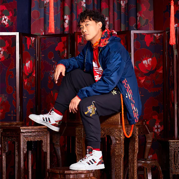 adidas Originals全新「中國風mix街頭潮流」系列一穿上氣勢秒爆棚！網友表示：過年必敗就是這款！