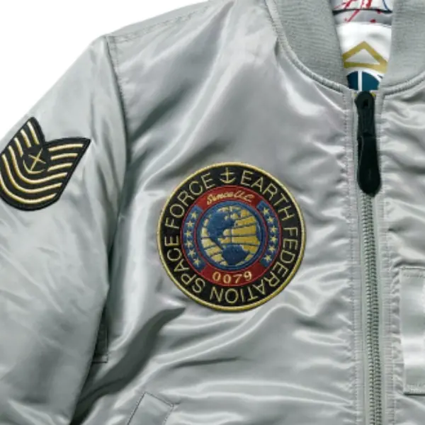 還在跟路人撞飛行外套？鋼彈攜手 Alpha Industries 聯名 MA-1，只在「這兩個地方」發售！