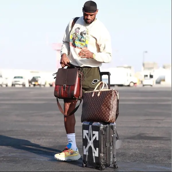你搶不到的他都有！揭曉 NBA 巨星球員 LeBron James 低調曬的「超昂貴行頭」，網友：不愧是身價破 4 億的男人