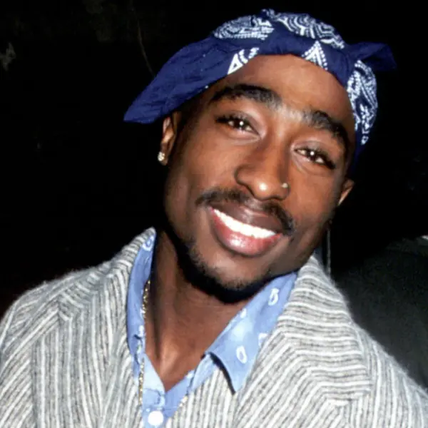 成交價突破 5000 萬元！嘻哈傳奇 Tupac 遭槍殺所坐的 BMW 750iL 展開拍賣，車身「彈孔」還留著⋯