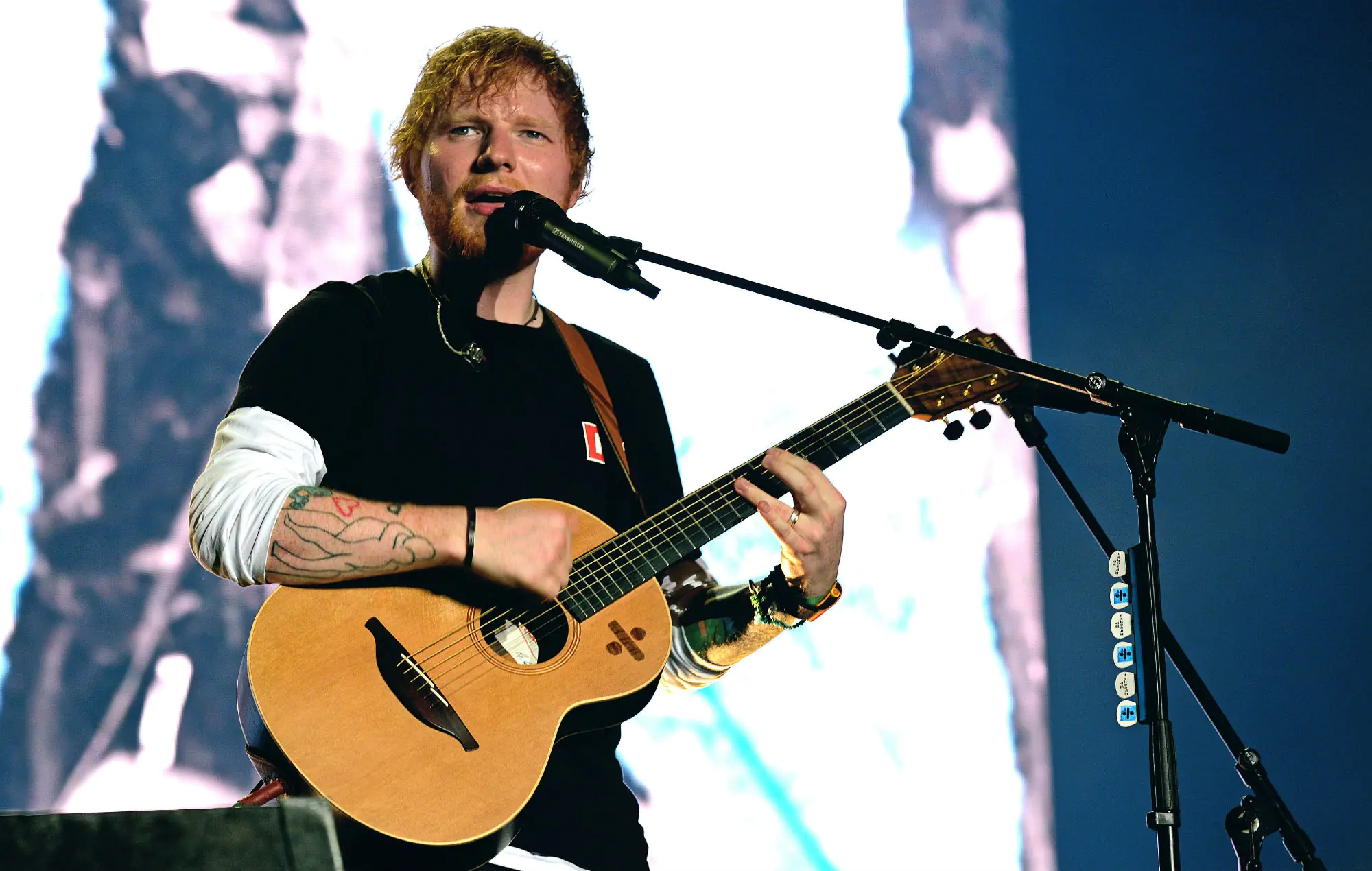 躺著賺！紅髮艾德〈Shape Of You〉一首歌 Spotify 版稅就突破 700 萬英鎊刷新紀錄！