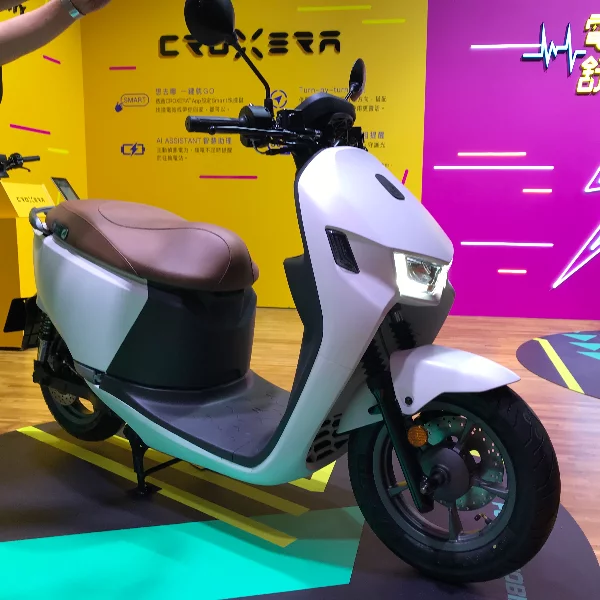 【老 J 推車】最低不用 6 萬！宏佳騰電動車 Ai-1 Comfort 親民亮相，車迷：砸年終獎金了啦！