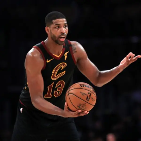 TT 超傻眼！「輕拍」路過 CROWDER 屁股就遭驅逐，網友：NBA 太軟這也能吹 T？