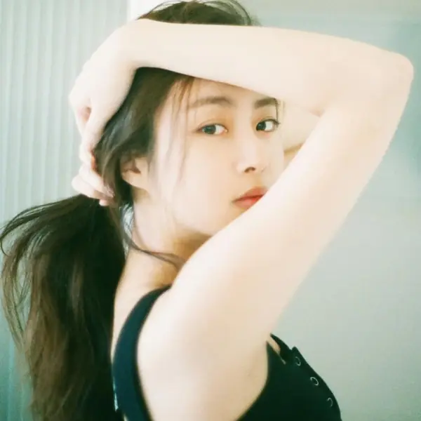 太勵志！玄彬前女友「姜素拉」身分遭起底：以前竟是 72 kg 肉肉妹？靠「這 2 招」化身長腿女神！