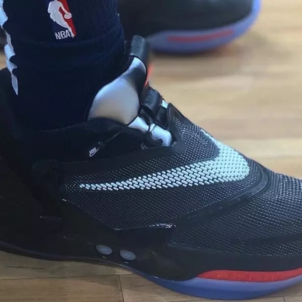 打球曬鞋是基本常識！Ja Morant 搶先穿上 Nike Adapt BB 2.0 實戰，鞋迷：根本無法專心看球賽