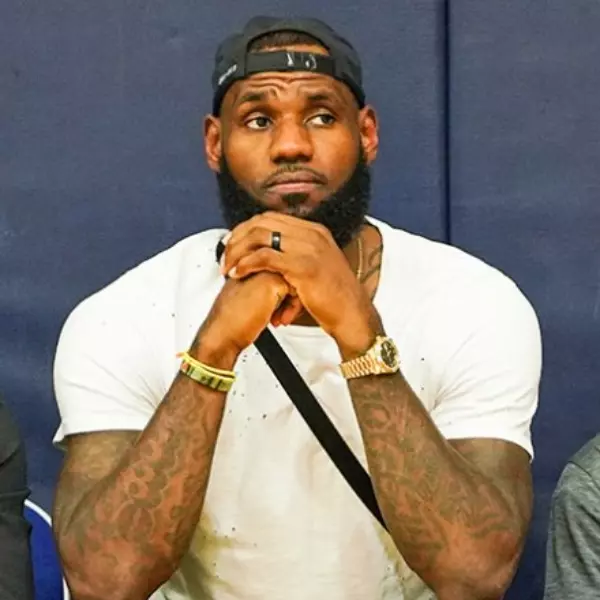最棒的父親！詹皇大兒子 Bronny 比賽時被「丟垃圾」，老爸暖心喊話：為了你犧牲生命在所不惜！