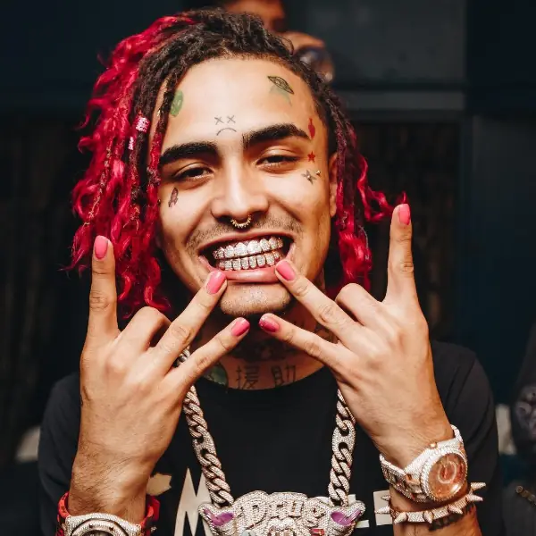 人家嘻哈手勢超壞壞，你比卻像屁孩！跟 ASAP Rocky、Post malone 學會「這一招」抓住精隨也能帥一波～