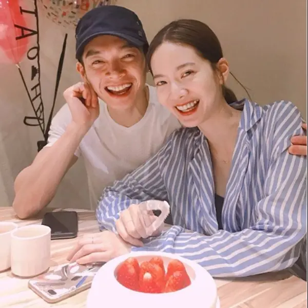 新年震撼彈！曾之喬閃電宣布與辰亦儒結婚，甜蜜高喊「今天起我是陳太太」！